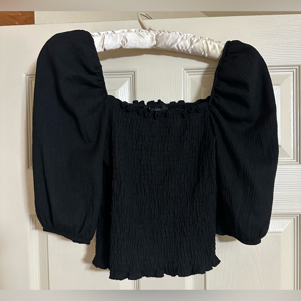Women’s crop black shirt
